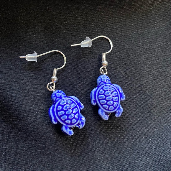 Blue Willow Boutique Earrings - Picture 2 of 4